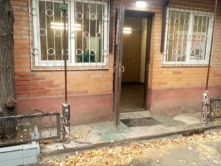 Снижена цена на фасадное помещение под бизнес.