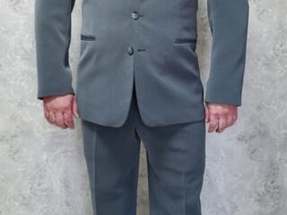 Продам мужской костюм