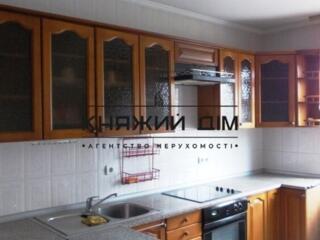 Продається 3-х кімнатна, дворівнева квартира по просп. Миколи Бажана .