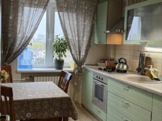 Предлагается к продаже трехкомнатная квартира в Приморьском районе. ..