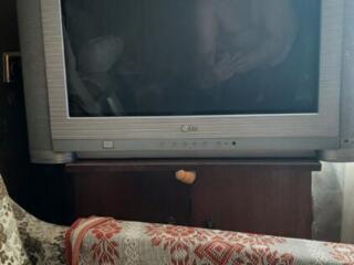 ПРОДАЮ телевизор "LG" - 72 см Б\У, работает отлично + пульт 550 л торг