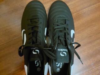 Продам футбольные бутсы