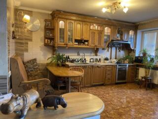 Продаж 3 км. кв. з ремонтом, меблями і техникою в цегляному будинку ..