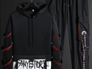 НОВЫЙ МУЖСКОЙ СПОРТИВНЫЙ КОСТЮМ РАЗМЕР *М*