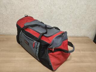 Продам отличную спортивную сумку на колёсиках, цена 600 руб.