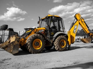 Экскаватор JCB 3CX и Самосвалы