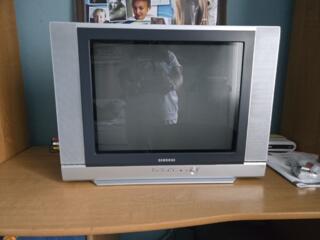 Продам Телевизор 450руб