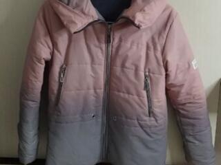 Продам демисезонную куртку.