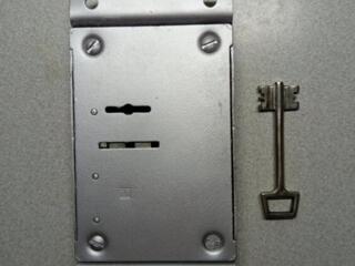 Накладной замок.