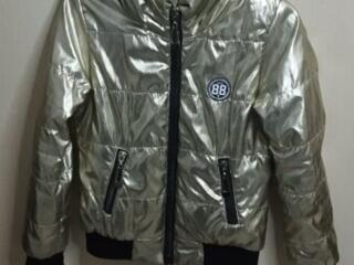 Продам демисезонную куртку.