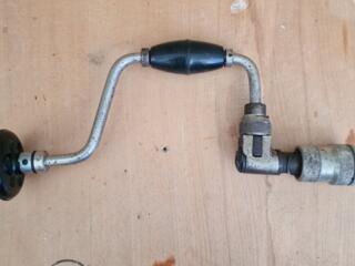 Ручная дрель - коловорот