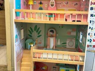 Трех-уровневый домик от фирмы Janod высотой более метра