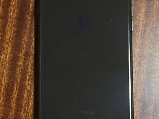 Продам айфон 8+