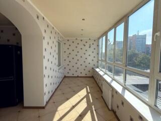 Продам 3-к квартиру (148м2) на ж/м Солнечный, пер. Любарского/Вавилон