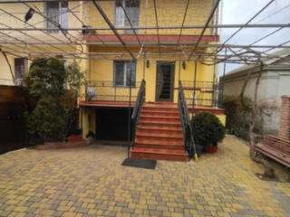 Продам  2-х этажный дом с ремонтом на Ленпоселке