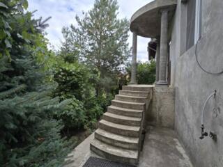 Casă 146 m. p. pe 5 ari în Durlești lângă pădure