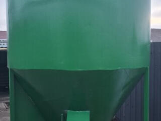 Кормосмеситель комбикорма