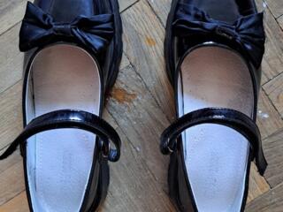 Продам детские лакированные туфли