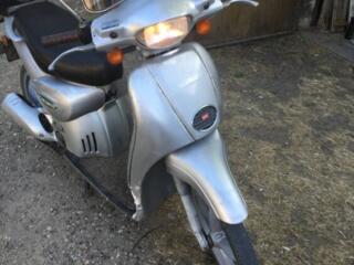 Продам Aprilia Scorobea 50cc новый аккум свечка заводится с кнопки