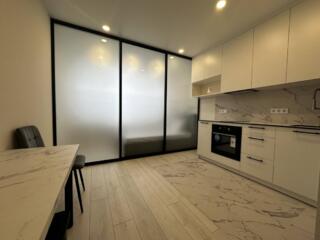 Предлагается к продаже уютная студия, грамотно зонированная на ...