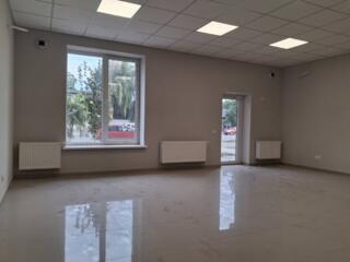 Предлагается к продаже фасадное коммерческое помещение в новом доме ..