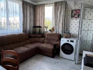 Продаётся отличная 2-комнатная квартира в самом центре Авангарда. ...