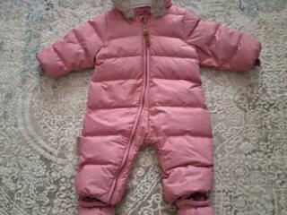 Зимний фирменный комбинезон в состоянии нового