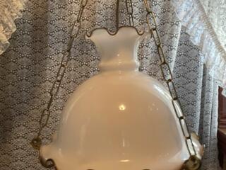 Красивая лампа на цепях