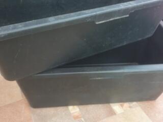 Продаётся пластиковая посуда недорого.