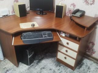Продам компьютерный стол
