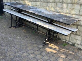 Стол металлический и две скамейки.