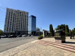 Apartament cu 3 camere, Centru.