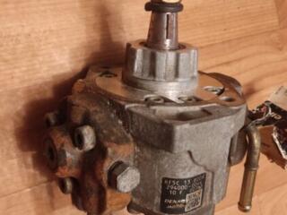 Продам оригинальный топливный насос mazda MPV 2004 год находится в