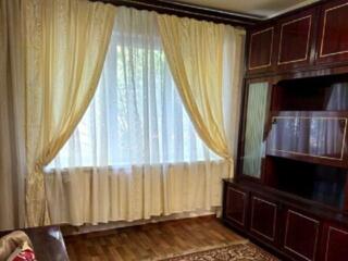 Продам квартиру 47 кв. м., 1/5, Небесной Сотни пр. /13-ый трамвай.