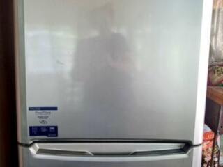 Продам холодильник Indesit