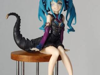 Фигурка аниме-персонажа из ПВХ для декора стола