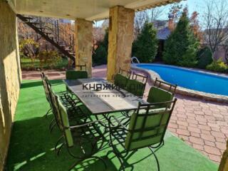 Оренда 3-поверхового будинку з басейном у Святопетрівському, ...