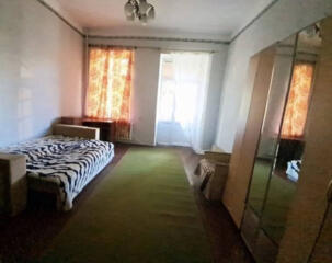 В продаже просторная комната 21,6 м² с отдельной кухней и балконом в .