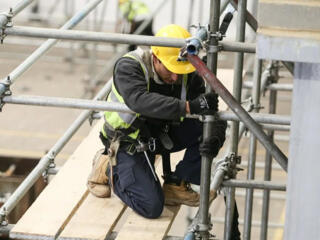 Срочно требуются 4 мужчин для работ с металлоконструкциями. ЗП высокая