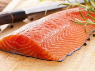 Работа на заводе крсной рыбы с бесплатным жильем в Польше.