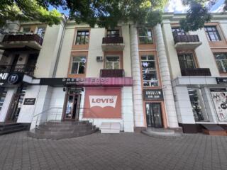 69,5 м² в самом центре. Свободная планировка, потолки — 3,