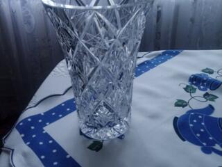 Продам хрустальную вазу