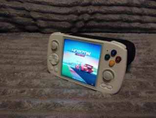 Портативная консоль Anbernic RG Cube