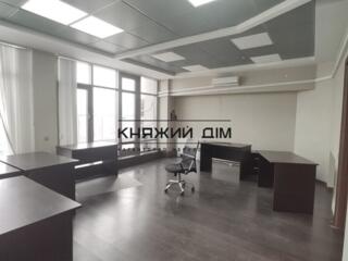 Видовий елітний офіс в ТРЦ Олімпійський, по вул. Велика Васильківська 