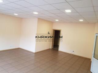 Пропонується офісне приміщення в торгово-офісному центрі на вул. ...