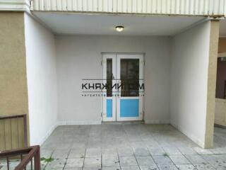 Задається нежитлове приміщення по вул. Хорольська 1А на першому ...