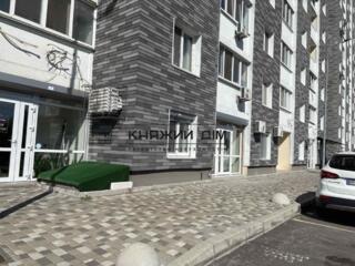 Задається в оренду нежитлове приміщення 54 кв. м, 1 поверх, фасад. ...