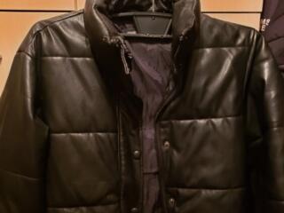 Укороченная куртка из кожзама