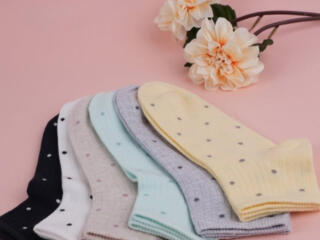 Eleganță și rafinament pentru femei – dresuri, șosete, pijamale moi