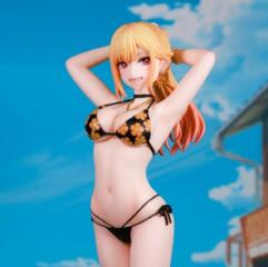 Фигурка аниме-персонажа в купальнике